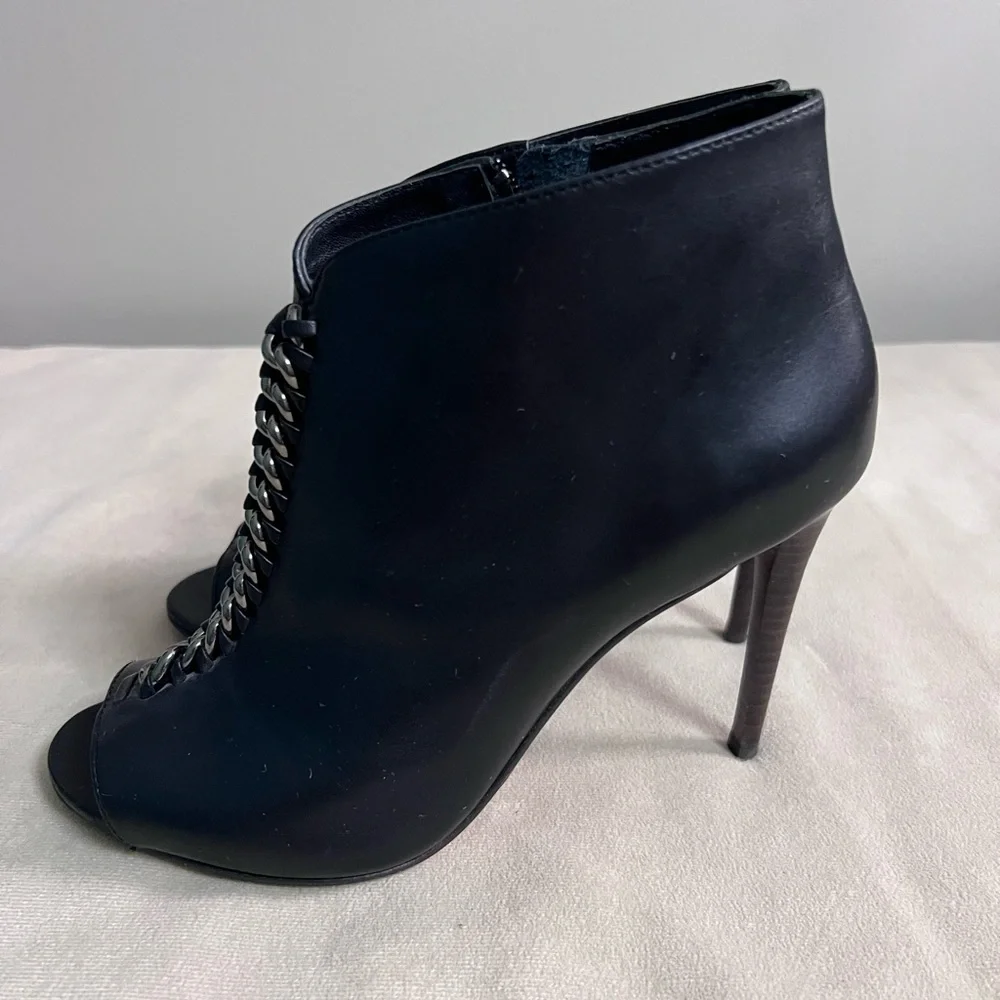 🖤✨ COACH New York Black Leather Chain Peep Toe Booties Heels 8B ✨🖤